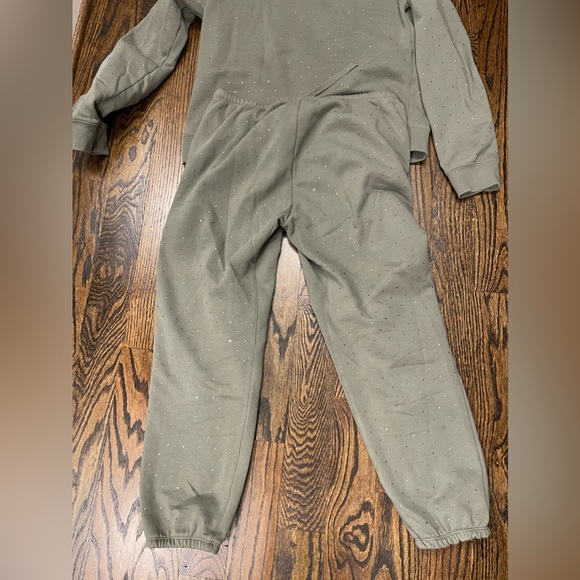 Generation love rhinestone sweatsuit includes sweatpants and hoodie. Size medium - Picture 2 of 6